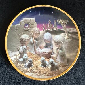Precious Moments “Unto Us A Child Is Born” annual nativity 8” plate